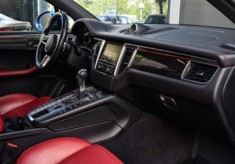 Подержанный автомобиль Porsche Macan 2015 года (9 фото)