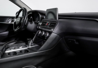 Подержанный автомобиль Genesis G70 2018 года (9 фото)