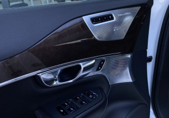 Подержанный автомобиль Volvo XC90 2017 года (23 фото)