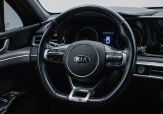 Подержанный автомобиль Kia K5 2020 года (14 фото)