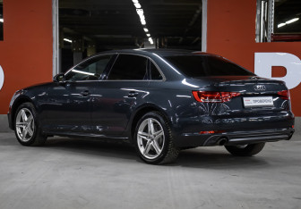 Подержанный автомобиль Audi A4 Sedan 2016 года (7 фото)