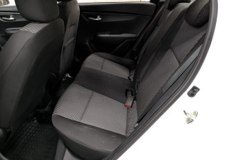 Подержанный автомобиль Kia Rio Sedan 2020 года (17 фото)