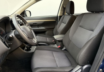 Подержанный автомобиль Mitsubishi Outlander 2014 года (10 фото)