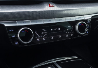 Подержанный автомобиль Genesis G80 2021 года (25 фото)