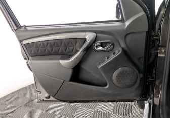 Подержанный автомобиль Renault Duster 2017 года (19 фото)