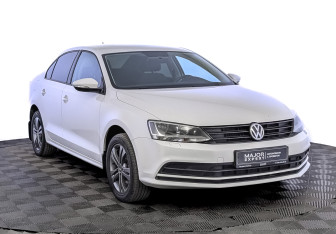 Подержанный автомобиль Volkswagen Jetta Sedan 2015 года (3 фото)
