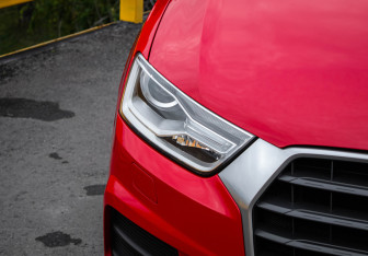 Подержанный автомобиль Audi Q3 2016 года (16 фото)