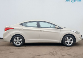 Подержанный автомобиль Hyundai Elantra Sedan 2012 года (4 фото)