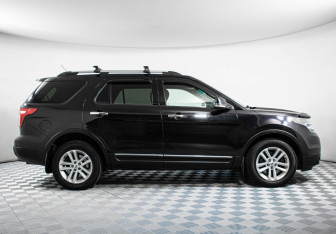 Подержанный автомобиль Ford Explorer 2014 года (4 фото)