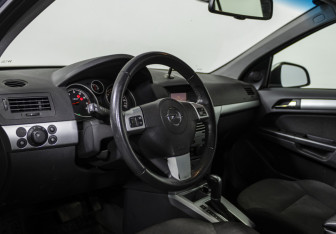 Подержанный автомобиль Opel Astra Wagon 2014 года (9 фото)