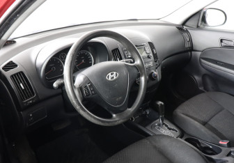 Подержанный автомобиль Hyundai i30 Hatchback 2010 года (5 фото)
