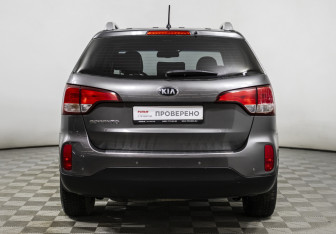 Подержанный автомобиль Kia Sorento 2015 года (6 фото)