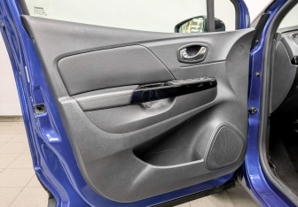 Подержанный автомобиль Renault Kaptur 2022 года (20 фото)