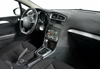 Подержанный автомобиль Citroen C4 Sedan 2015 года (5 фото)
