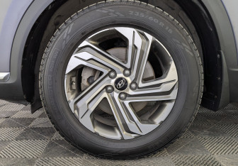 Подержанный автомобиль Hyundai Santa Fe 2021 года (12 фото)