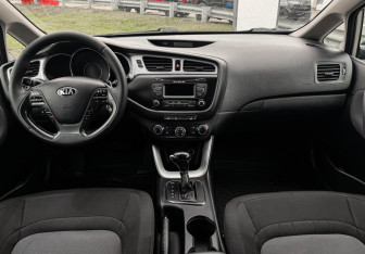 Подержанный автомобиль Kia Ceed Wagon 2013 года (12 фото)
