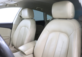 Подержанный автомобиль Audi A7 2011 года (17 фото)