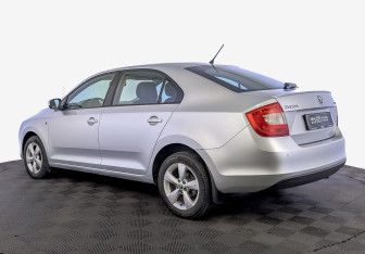 Подержанный автомобиль Skoda Rapid Liftback 2015 года (7 фото)
