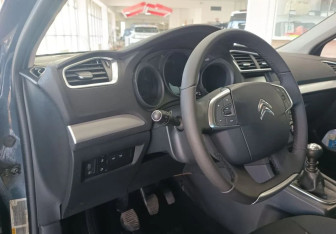 Подержанный автомобиль Citroen C4 Sedan 2017 года (9 фото)