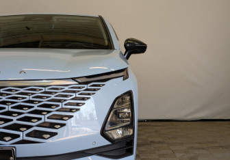 Подержанный автомобиль Omoda C5 2024 года (16 фото)