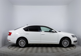 Подержанный автомобиль Skoda Octavia Liftback 2020 года (4 фото)