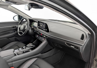 Подержанный автомобиль Hyundai Sonata 2023 года (11 фото)