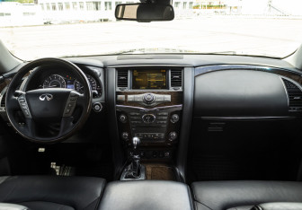Подержанный автомобиль Infiniti QX56 2012 года (14 фото)