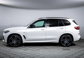 Подержанный автомобиль BMW X5 2019 года (8 фото)