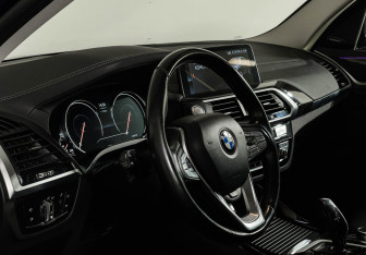Подержанный автомобиль BMW X3 2018 года (11 фото)