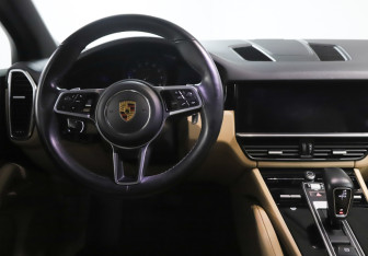 Подержанный автомобиль Porsche Cayenne 2020 года (15 фото)