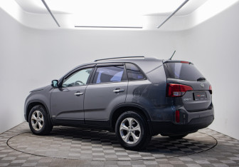 Подержанный автомобиль Kia Sorento 2014 года (7 фото)