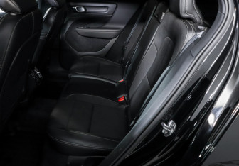 Подержанный автомобиль Volvo XC40 2018 года (10 фото)