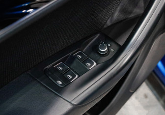 Подержанный автомобиль Audi Q3 2017 года (15 фото)