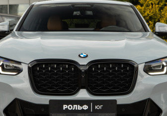Подержанный автомобиль BMW X4 2024 года (27 фото)