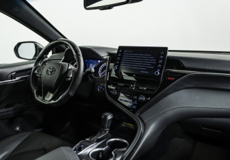 Подержанный автомобиль Toyota Camry Sedan 2021 года (9 фото)