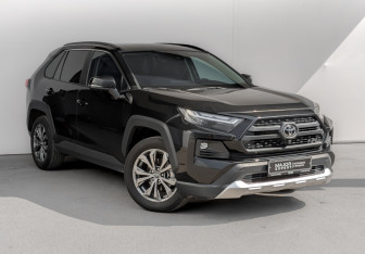 Подержанный автомобиль Toyota RAV4 2024 года (3 фото)
