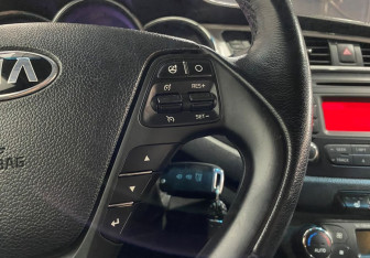 Подержанный автомобиль Kia Ceed Hatchback 2017 года (14 фото)