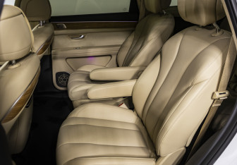 Подержанный автомобиль AITO M7 2023 года (16 фото)