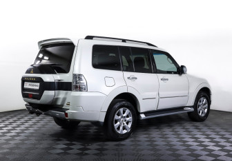 Подержанный автомобиль Mitsubishi Pajero 2021 года (5 фото)