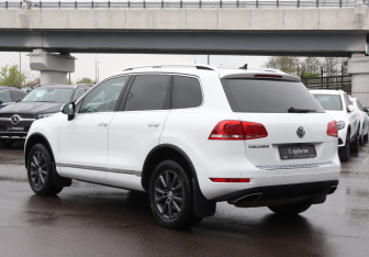 Подержанный автомобиль Volkswagen Touareg 2013 года (7 фото)