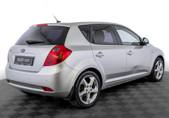 Подержанный автомобиль Kia Ceed Hatchback 2009 года (5 фото)