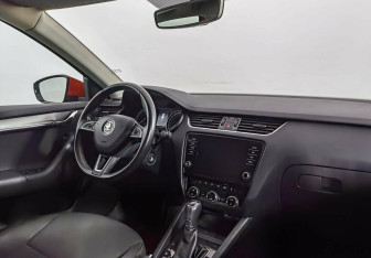 Подержанный автомобиль Skoda Octavia Wagon 2017 года (5 фото)