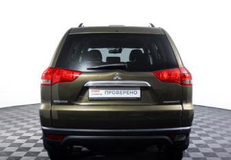 Подержанный автомобиль Mitsubishi Pajero Sport 2015 года (6 фото)