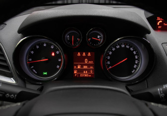 Подержанный автомобиль Opel Mokka 2013 года (13 фото)