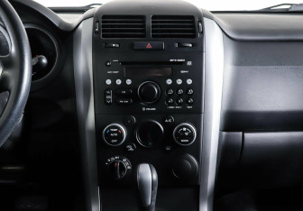 Подержанный автомобиль Suzuki Grand Vitara 2013 года (12 фото)