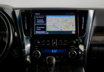 Подержанный автомобиль Toyota Alphard 2021 года (15 фото)