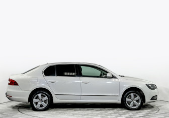 Подержанный автомобиль Skoda Superb Liftback 2014 года (4 фото)