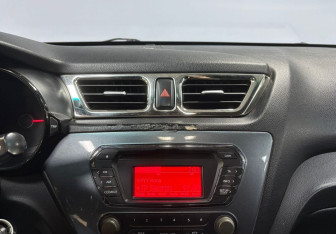 Подержанный автомобиль Kia Rio Sedan 2012 года (14 фото)
