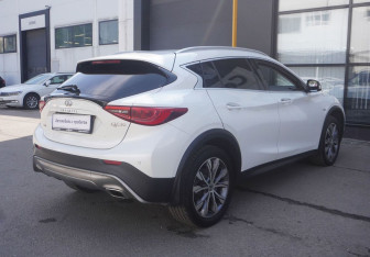 Подержанный автомобиль Infiniti QX30 2017 года (5 фото)