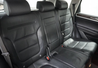 Подержанный автомобиль Volkswagen Touareg 2012 года (11 фото)